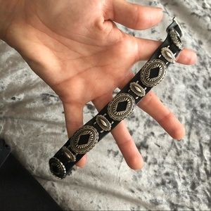Concho choker
